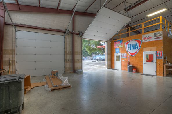 Retail For Sale: 1555 N Business Ih 35, New Braunfels, TX 78130